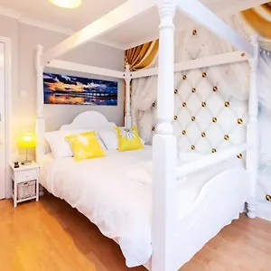  Holiday home Host & - Royal Crescent Townhouse